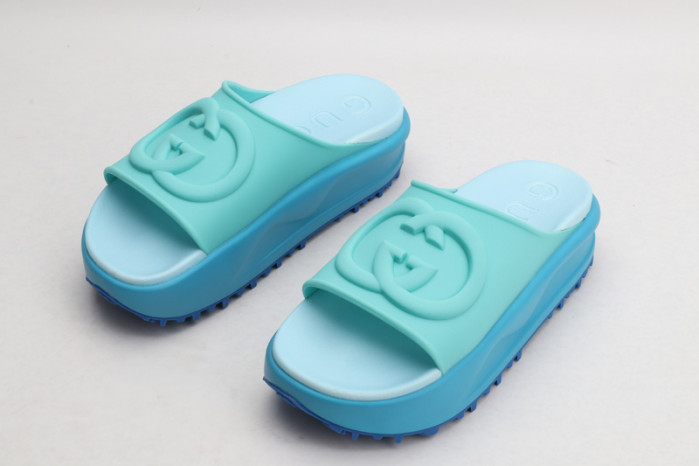 G*u*i sandals