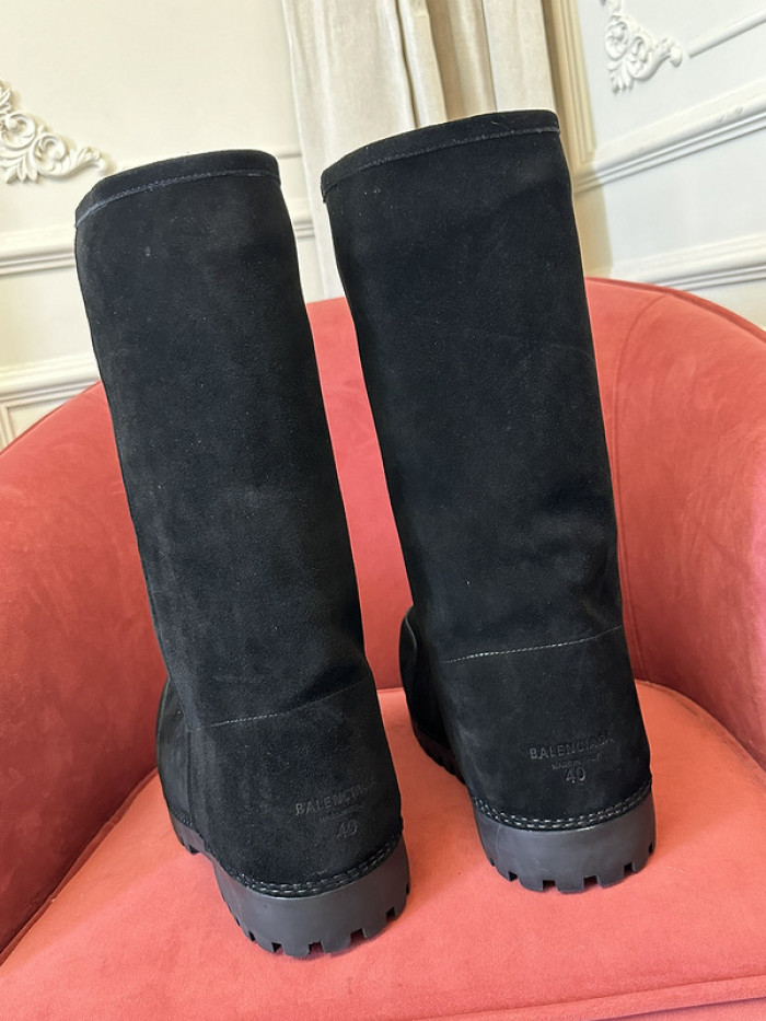 Ba*len*cia*ga alaska high boots