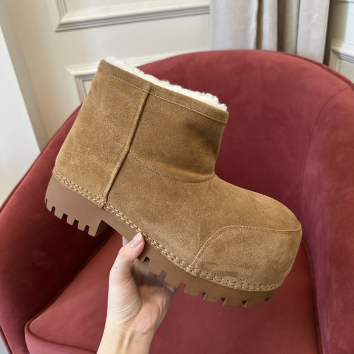 Ba*len*cia*ga brown alaska fur bootie