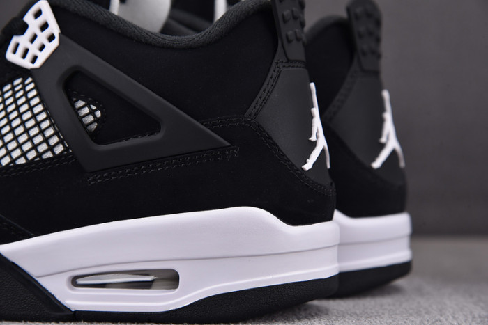 AIR JORDAN 4 "WHITE THUNDER" FQ8138-001