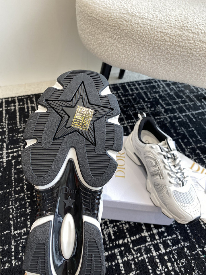 DIO* SNEAKER