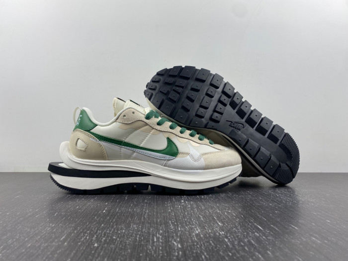 Sacai x VaporWaffle DD1875-102