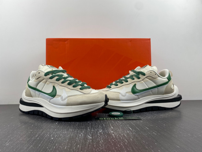 Sacai x VaporWaffle DD1875-102