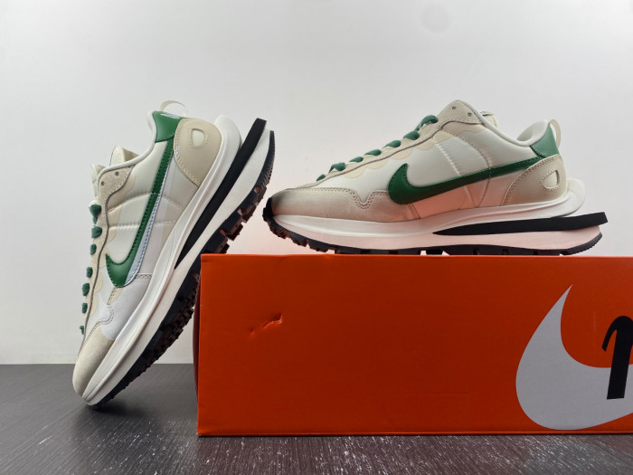 Sacai x VaporWaffle DD1875-102