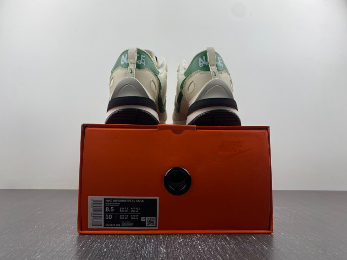Sacai x VaporWaffle DD1875-102