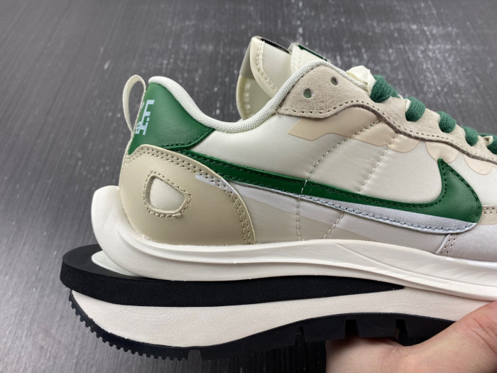 Sacai x VaporWaffle DD1875-102