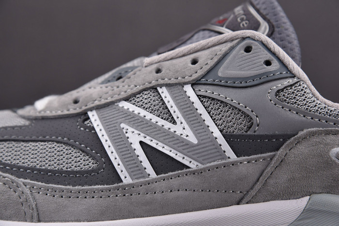 New Balance M990GL6