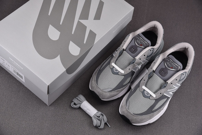 New Balance M990GL6