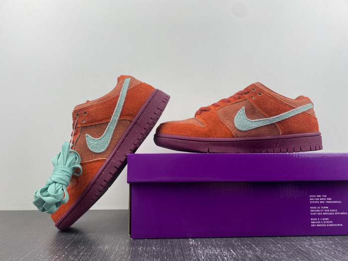 Nike SB Dunk Low