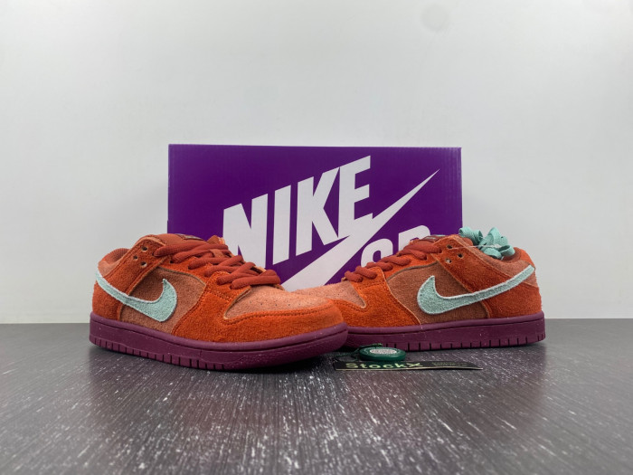 Nike SB Dunk Low