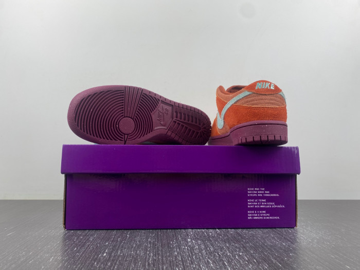 Nike SB Dunk Low