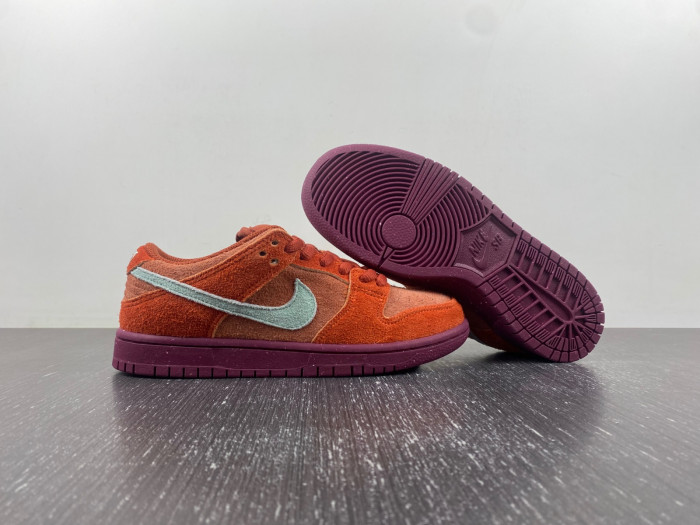Nike SB Dunk Low