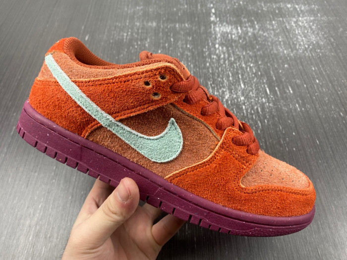 Nike SB Dunk Low