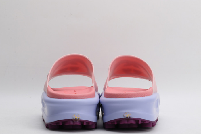 G*u*i sandals
