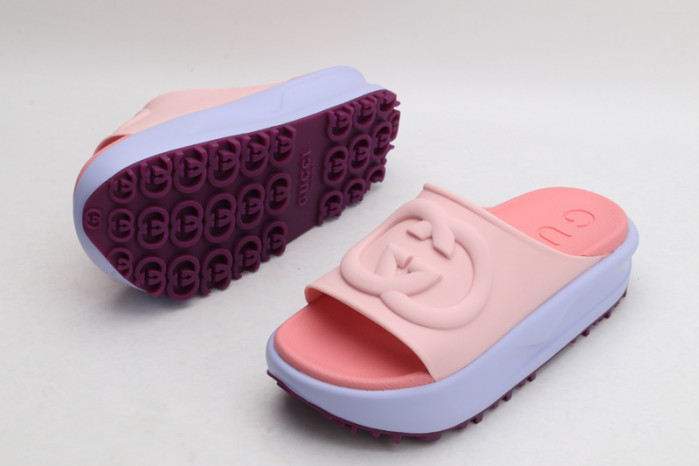 G*u*i sandals
