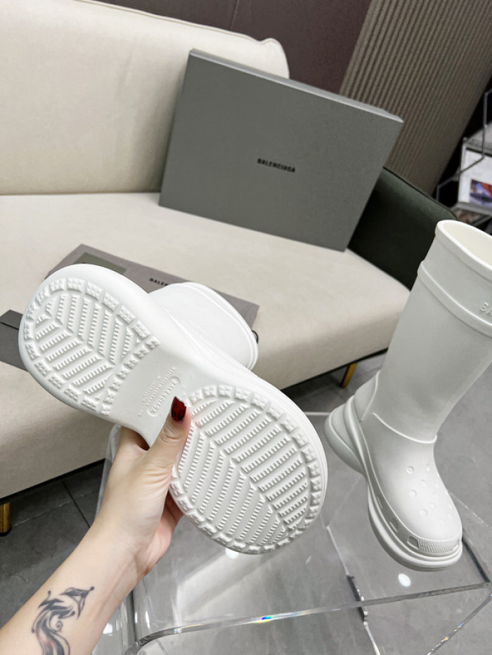 Ba*len*cia*ga cross boots
