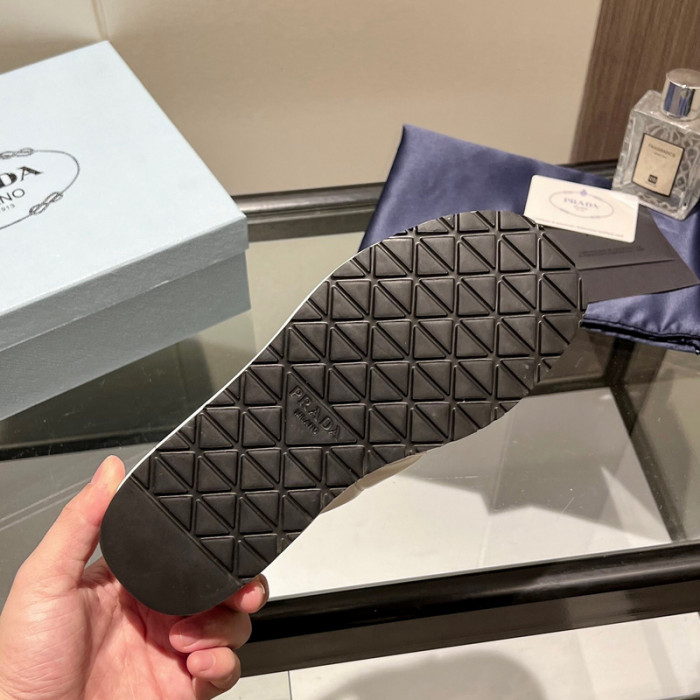 Pra*a sandal