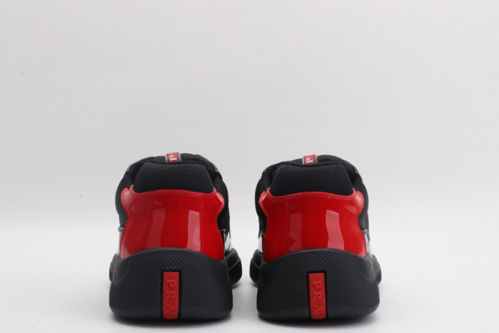 Pra*a sneaker
