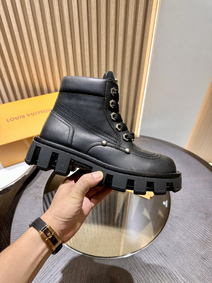 LO1_VTS BOOTS