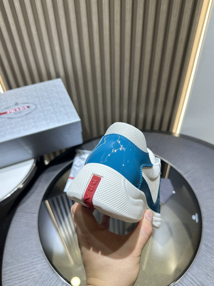 Pra*a sneaker