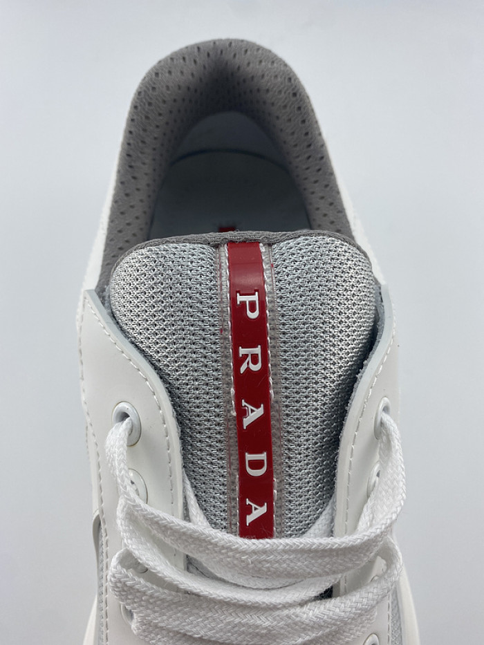 Pra*a sneaker