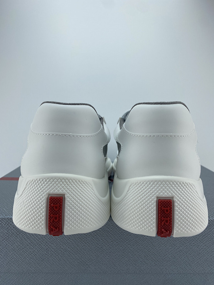 Pra*a sneaker