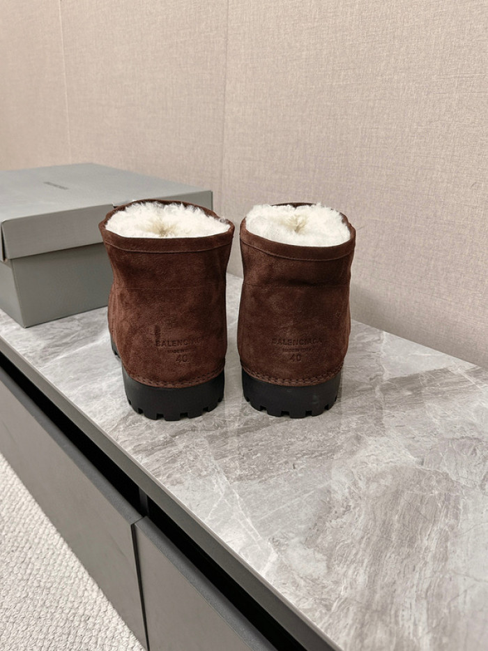 Ba*len*cia*ga brown alaska fur bootie