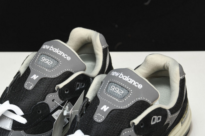 New Balance M992EB