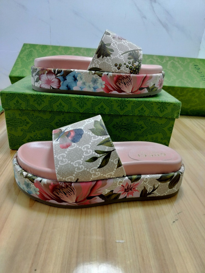 G*u*i sandal