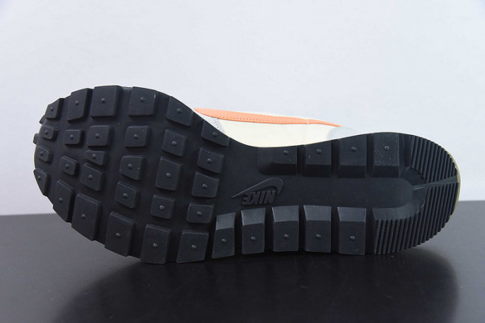 Sacai x VaporWaffle sacai 3.0 DD1875-107