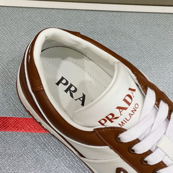 Pra*a sneaker